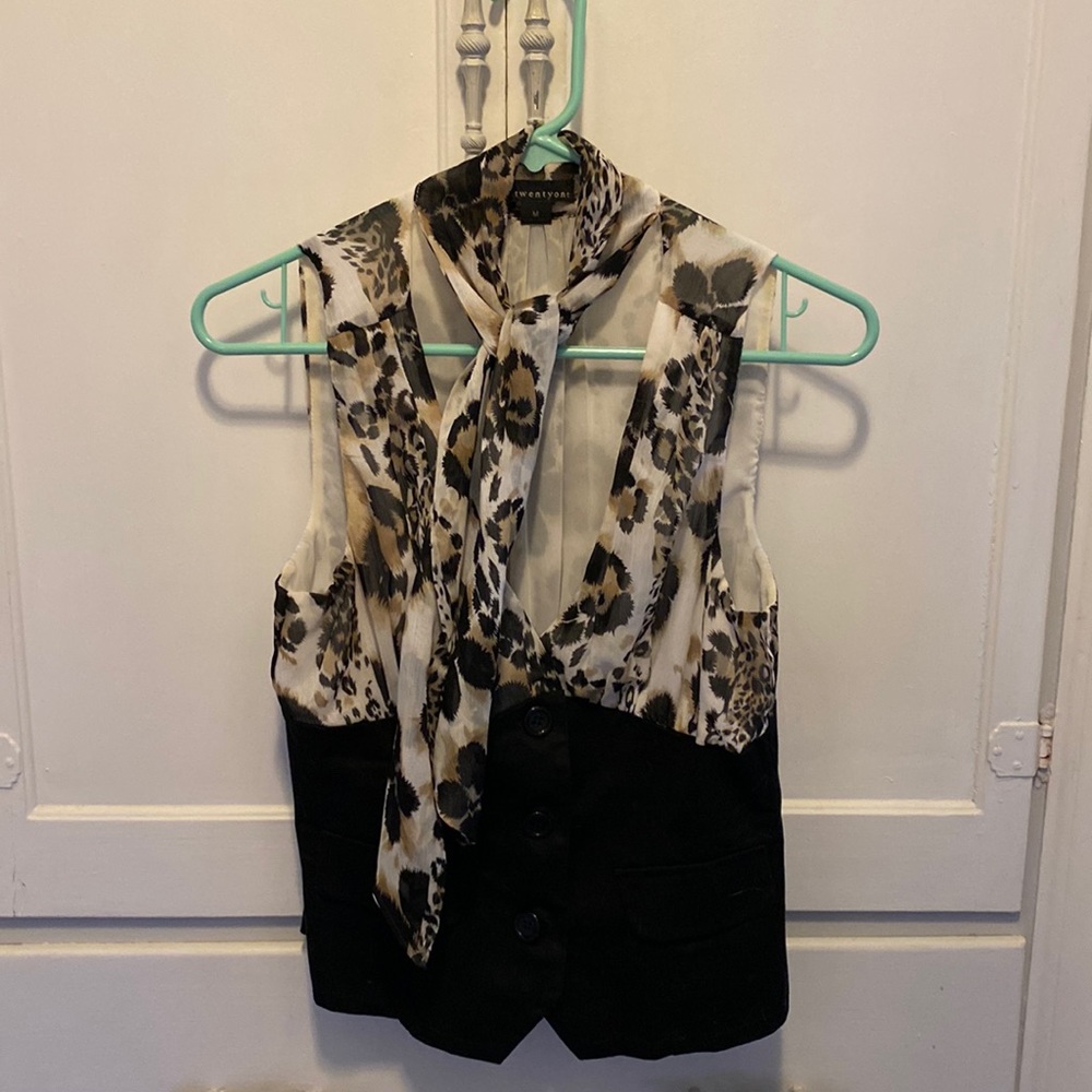 Sleeveless black and leopard print blouse